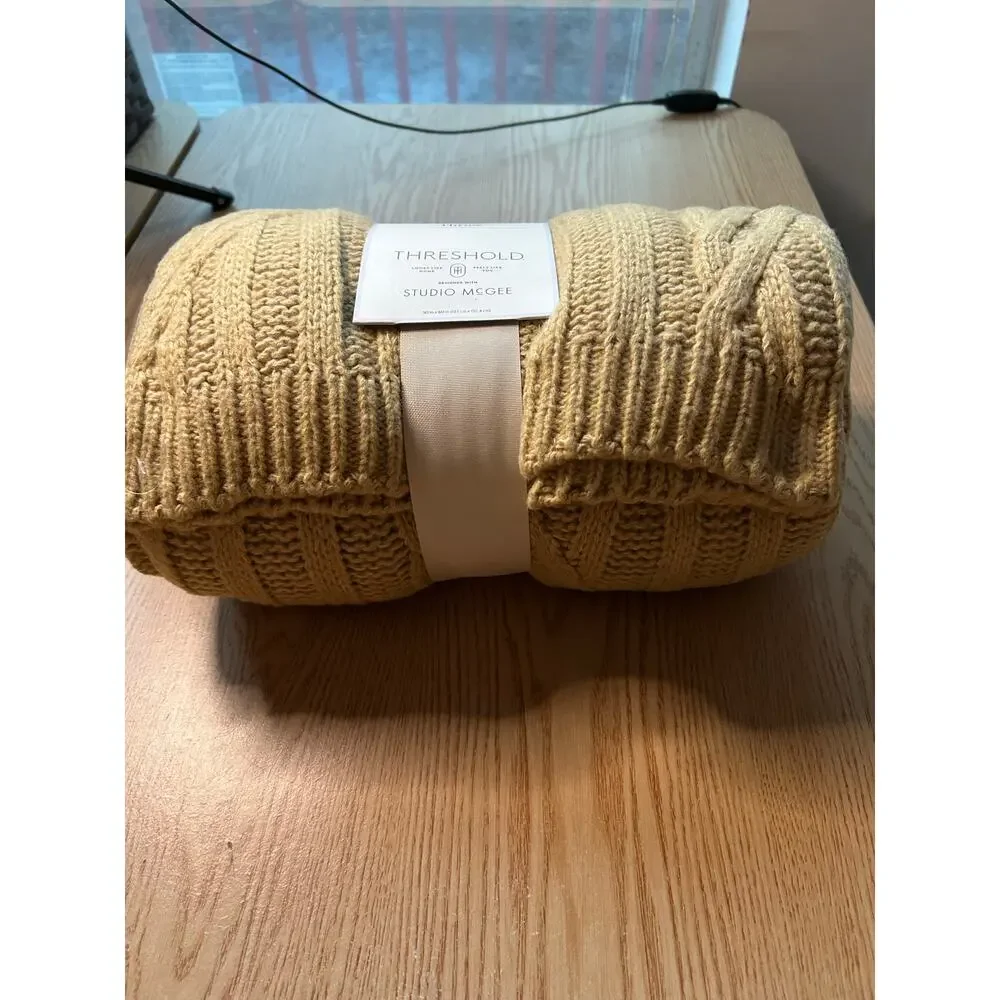 New Threshold Sweater Look & Feel Throw Blanket Tan Khaki size 50”x60”